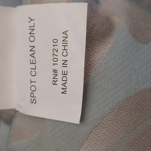 NWT) Stratford Home Set of 2 light blue Pillows-17"×17" flora motif - Picture 3 of 9